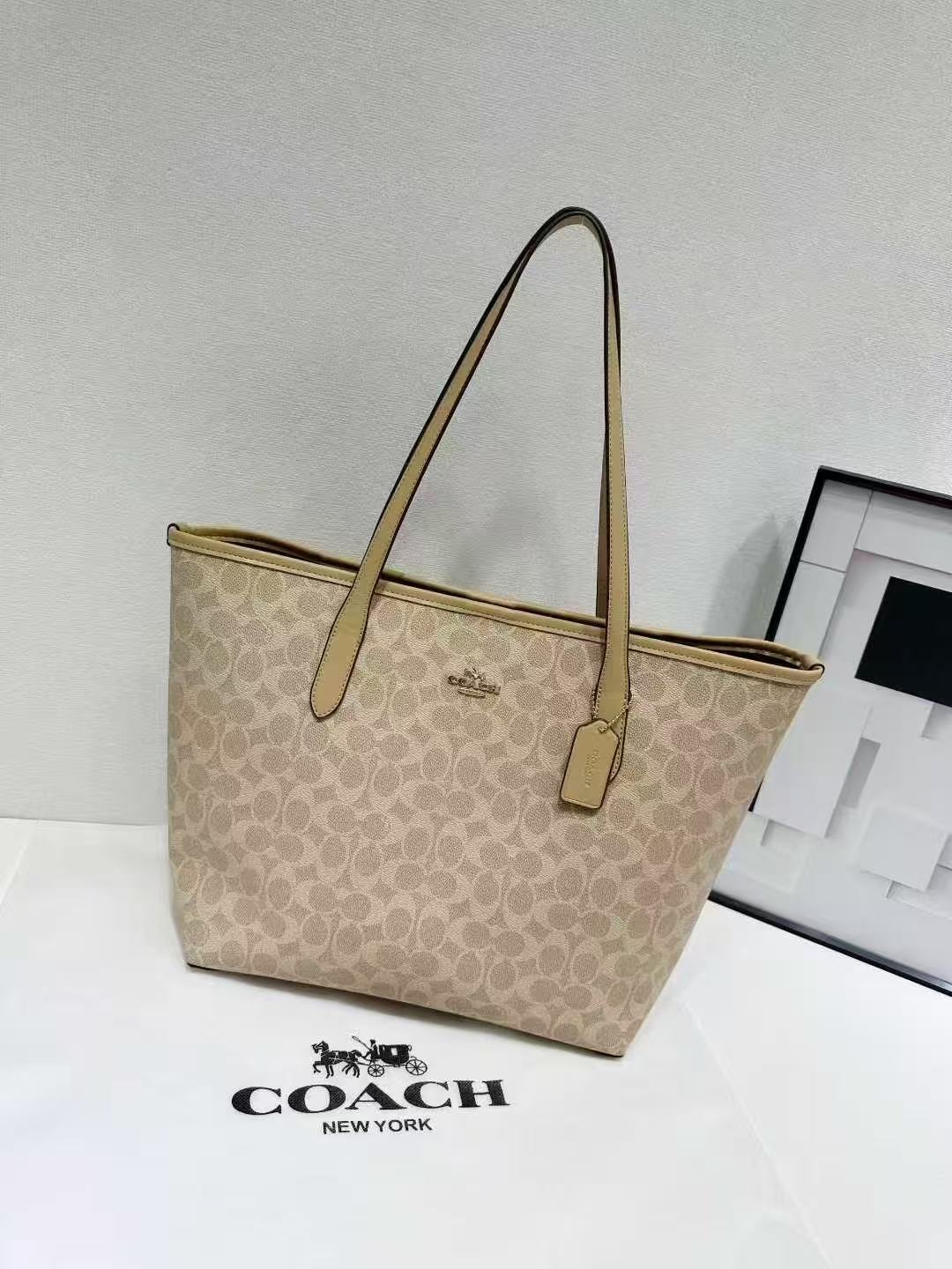 Coach shoulder handbag