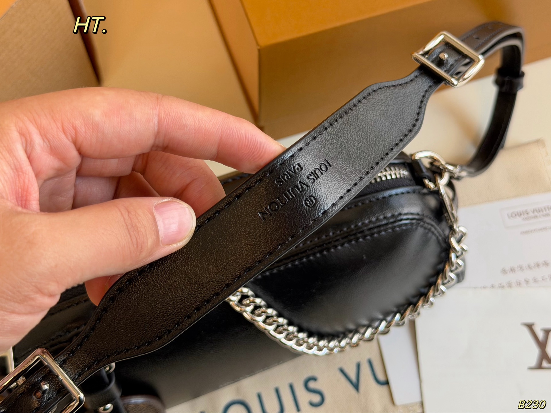 LV Pochette Vibe Shoulder bag