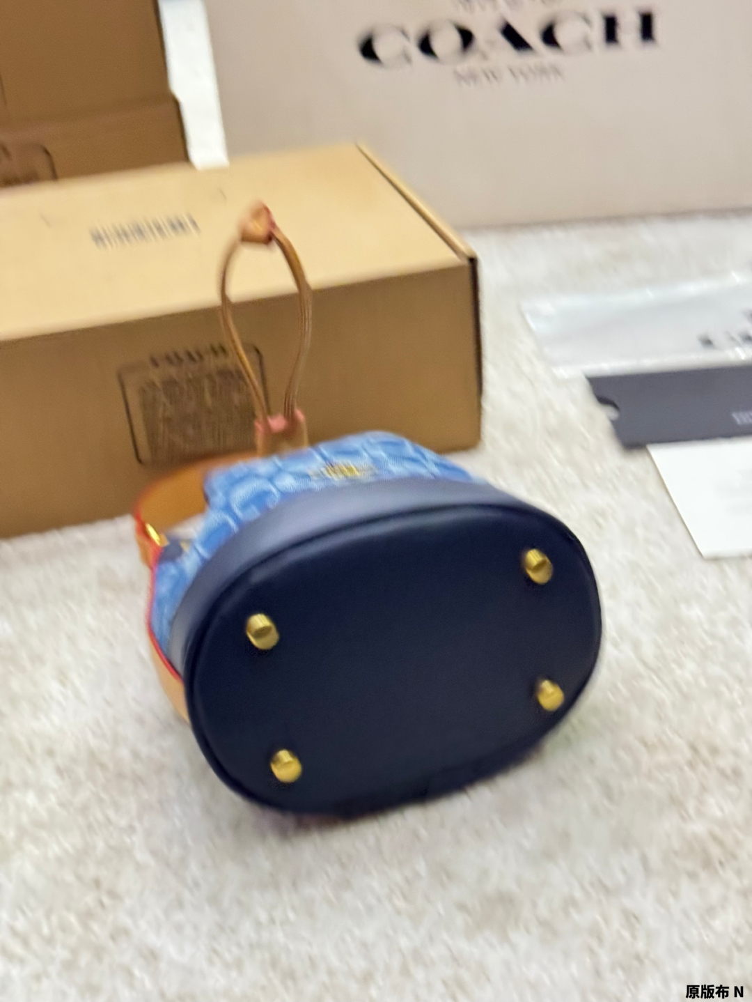 Coach Bucket Bag Retro Texture Fashionable and Playful