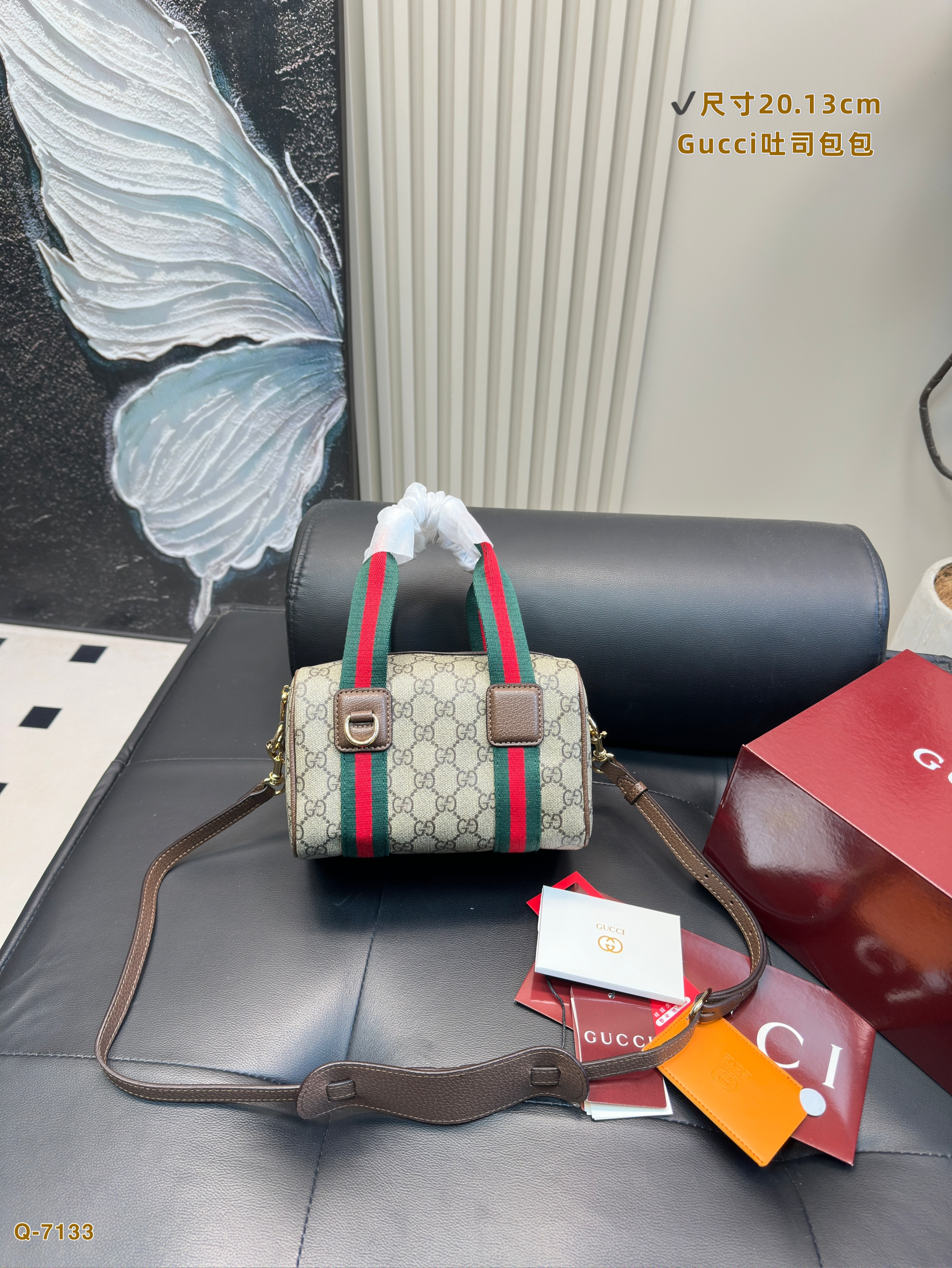 Gucci speedy shoulder handbag