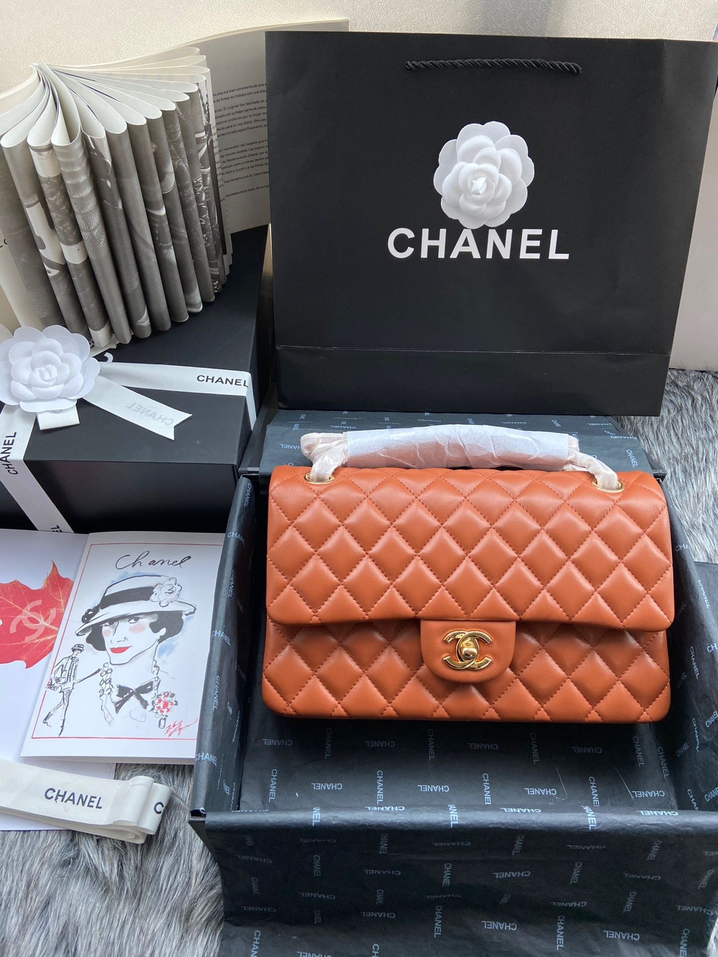 Top version chanel chain shoulder bag