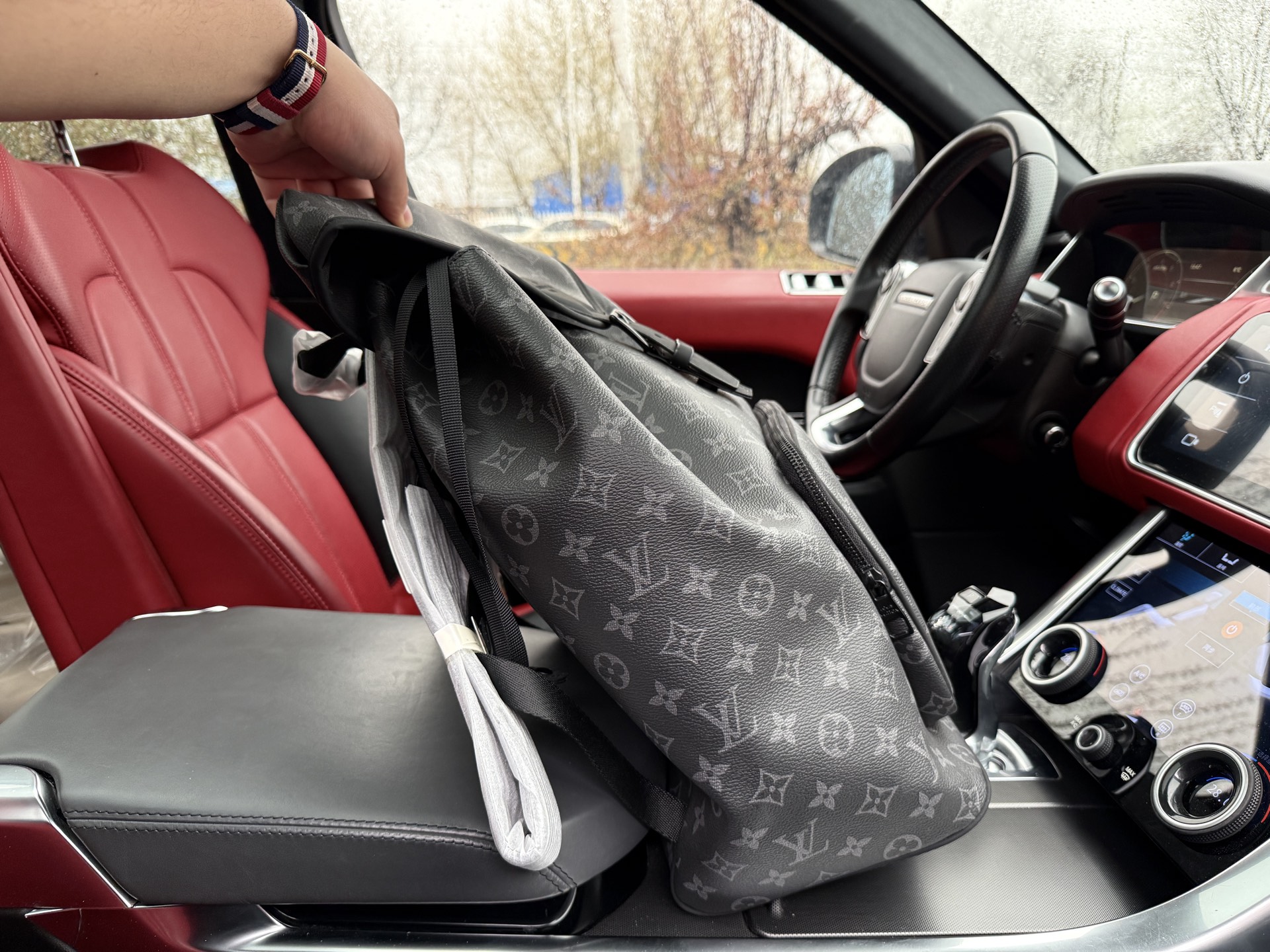 LV backpack full body presbyopia