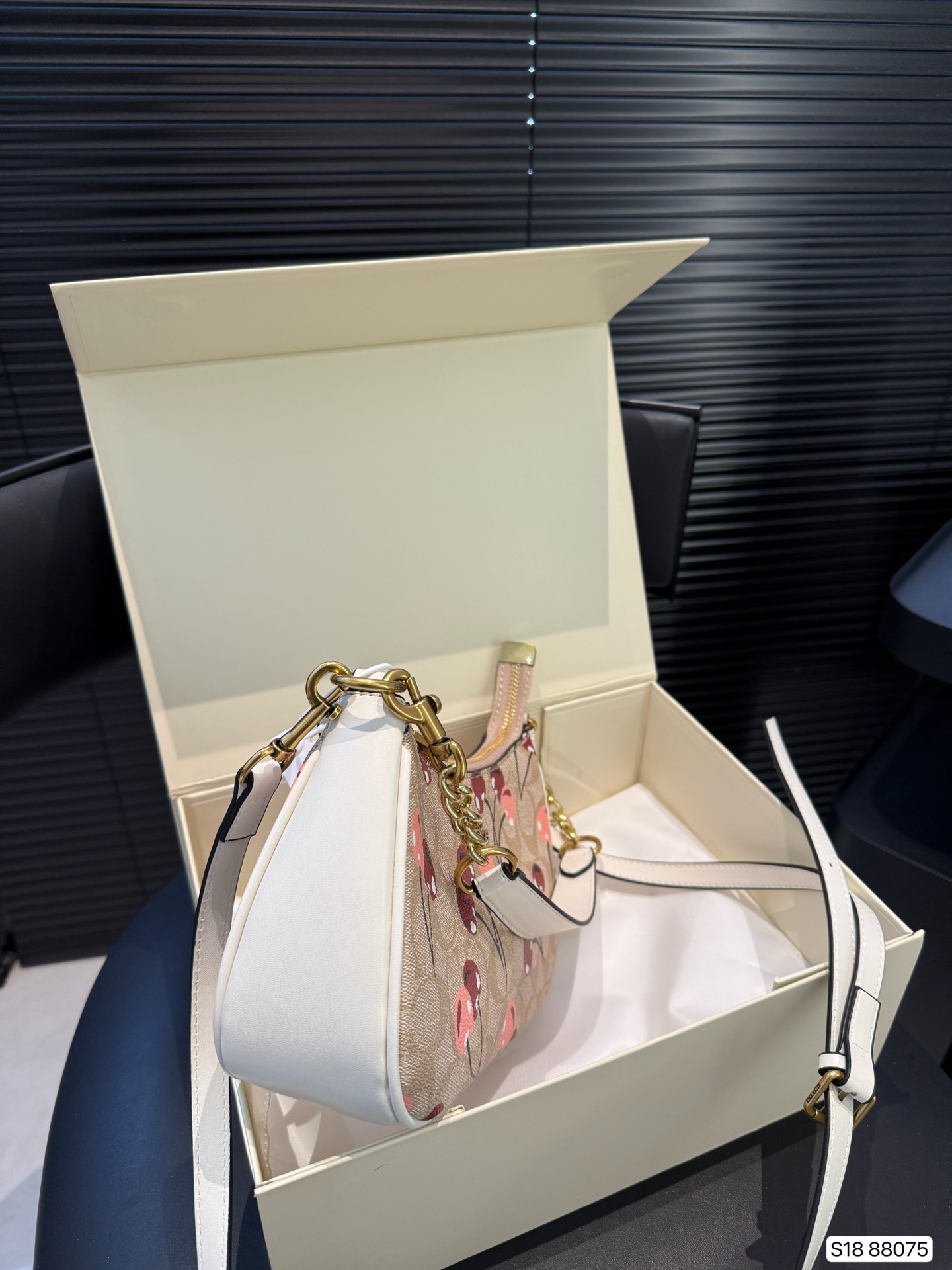 COACH underarm bag shoulder messenger bag