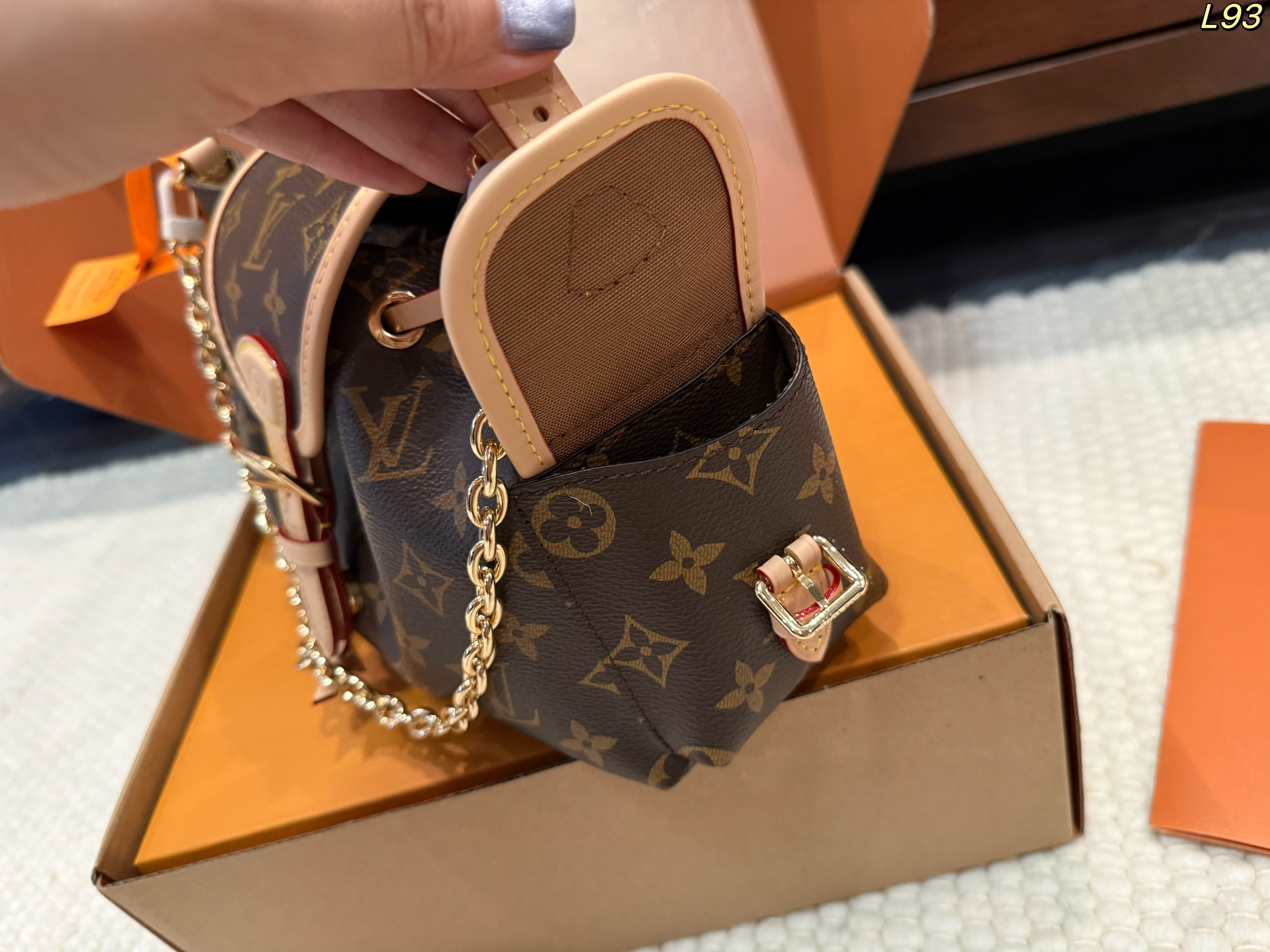 LV Odyssee Chain-strap crossbody bag