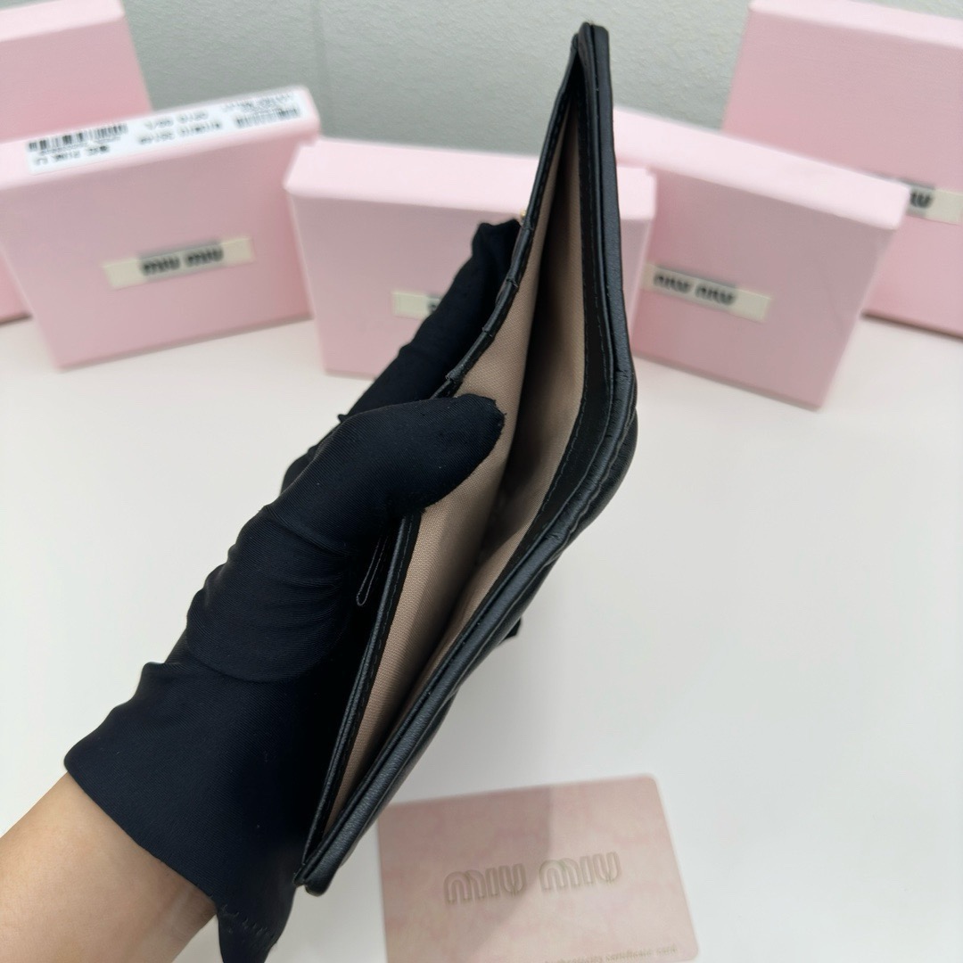 MiuMiu new wallet is classic and practical