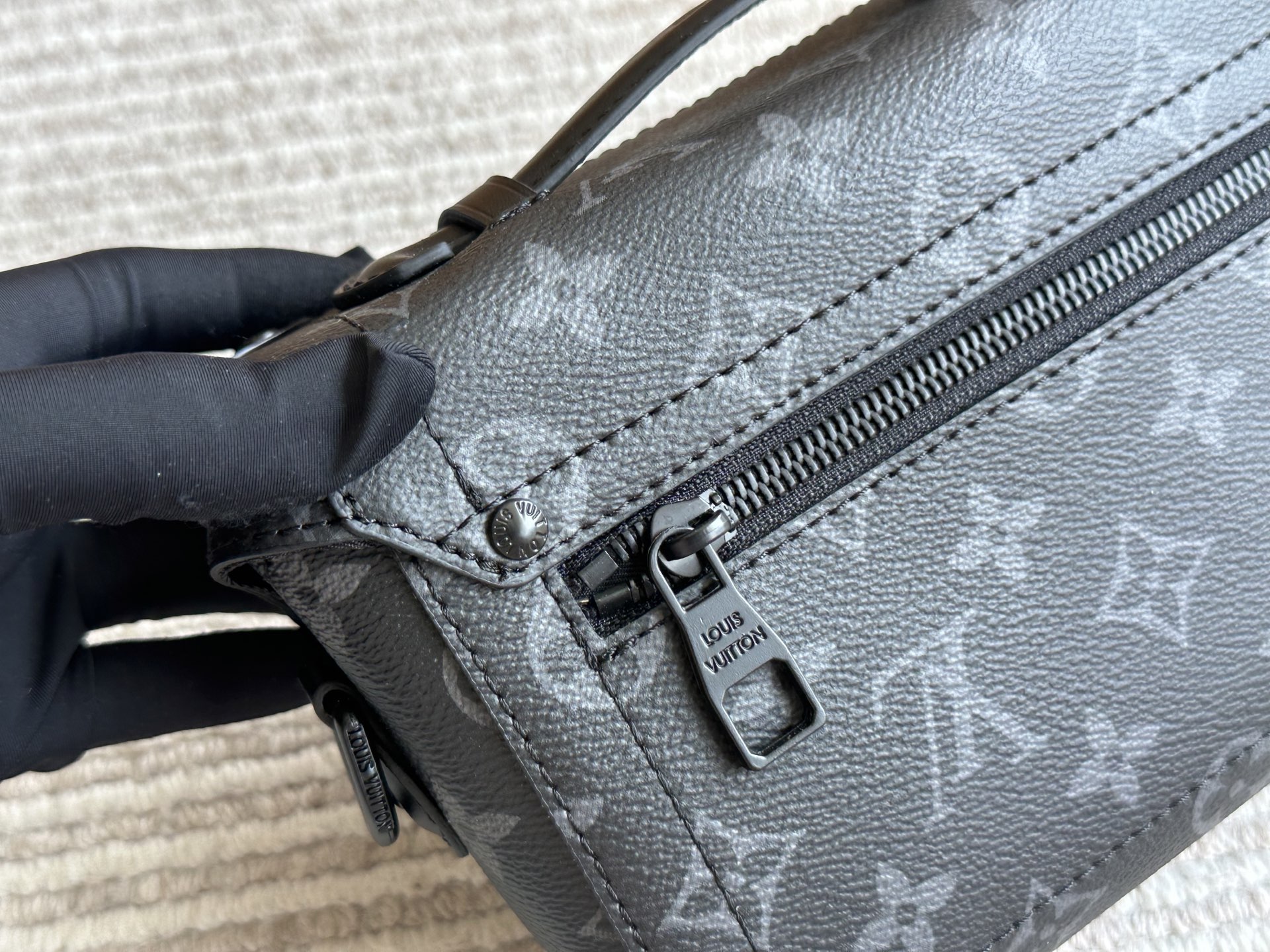 LV men's bag soultrunk box bag