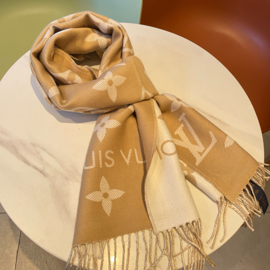 LV Essential Scarf
