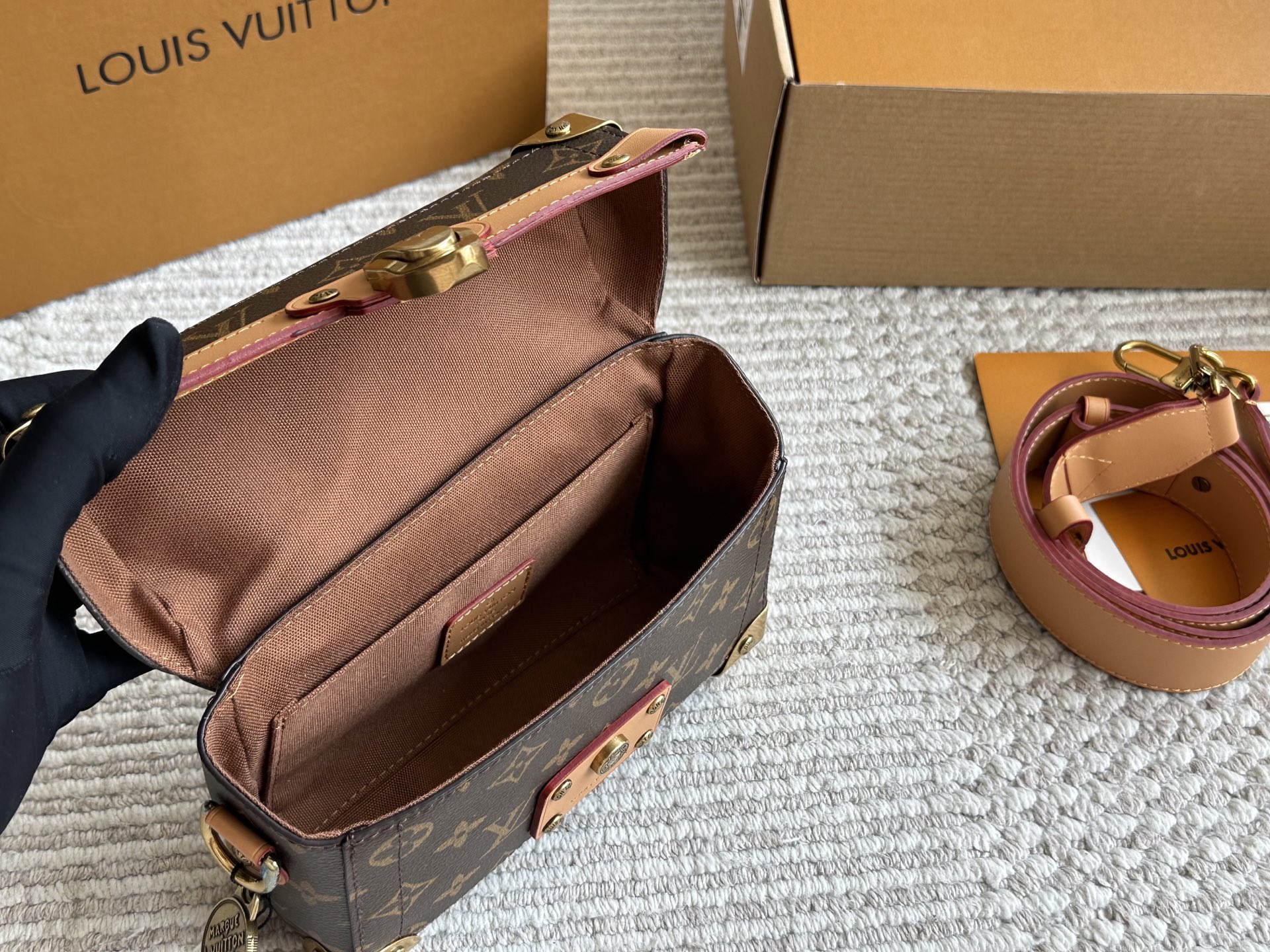 LV men's bag soultrunk box bag