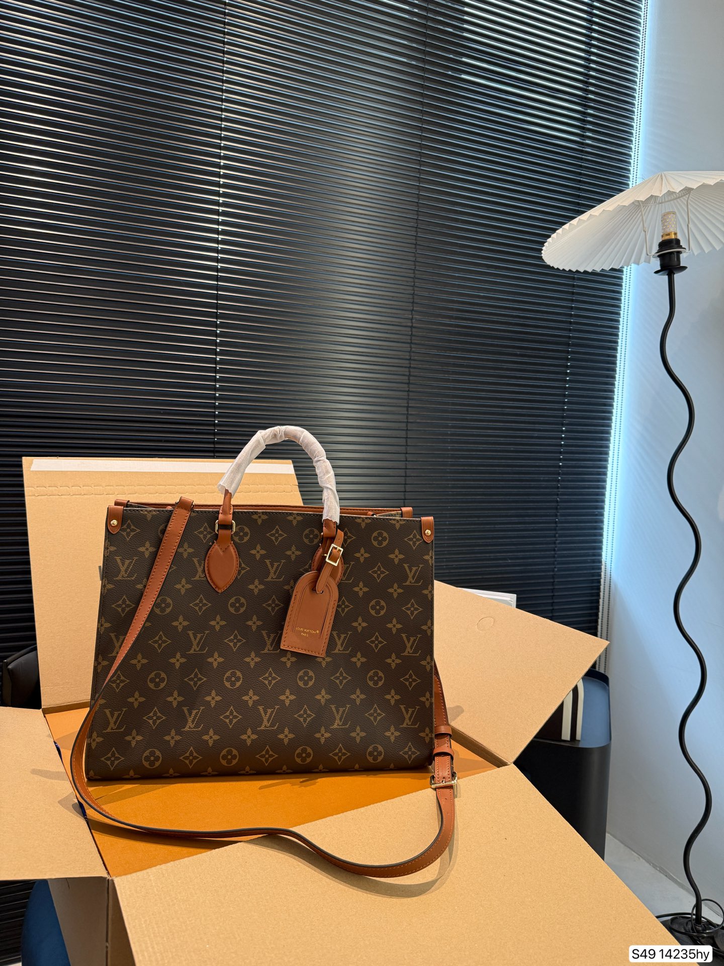 LV classic tote bag