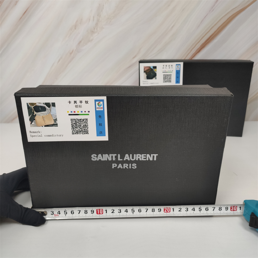 Saint Laurent Cassandra  Le 5 à 7 Hobo Bag