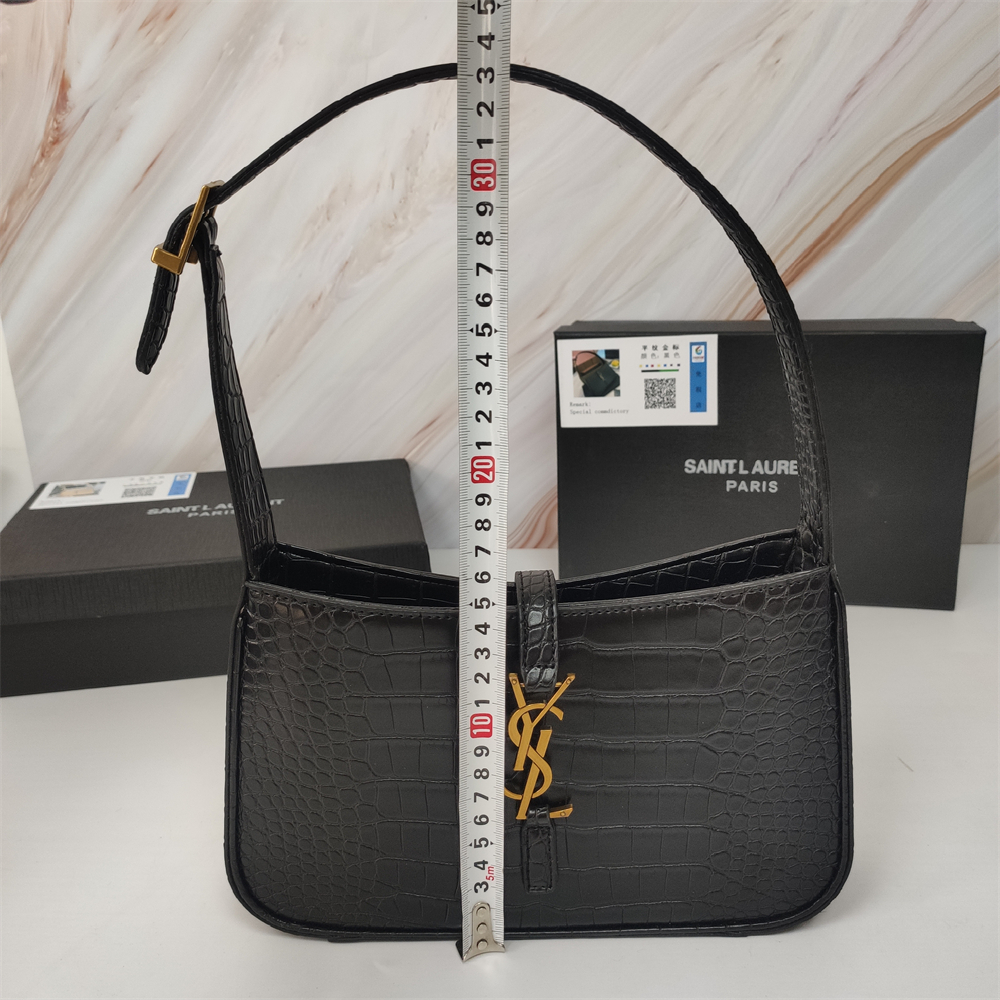 Saint Laurent Cassandra  Le 5 à 7 Hobo Bag