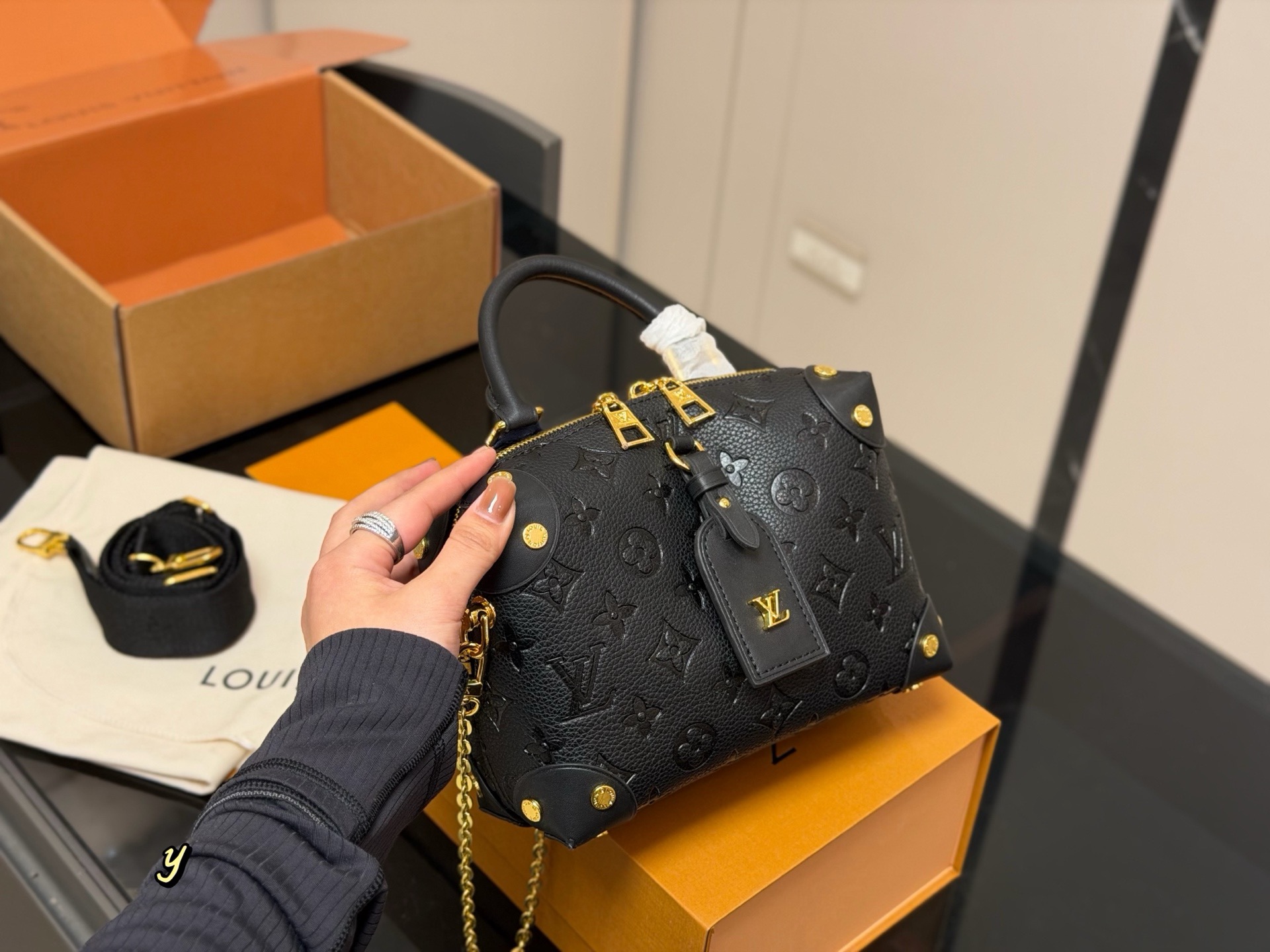 Lv Petite Malle handbag