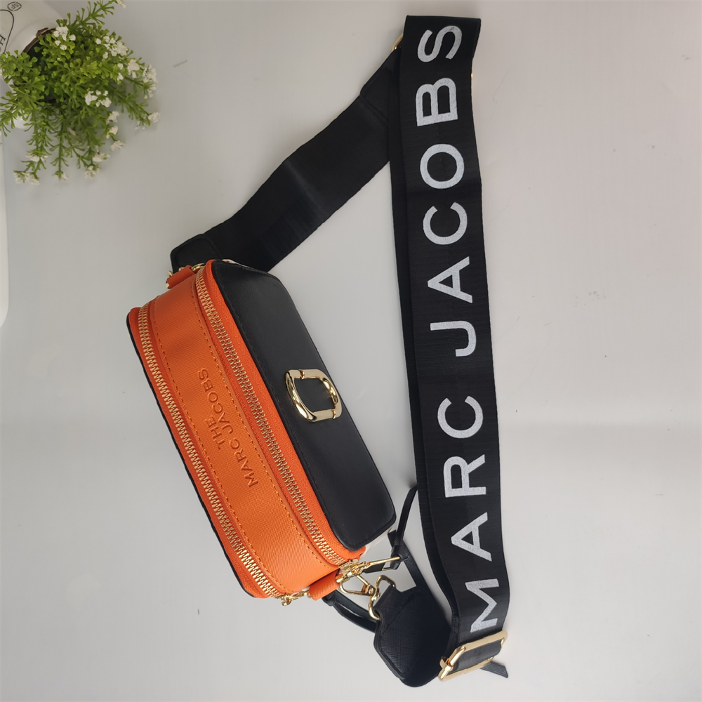 Marc Jacobs Camera Bag 18cm stylish crossbody bag