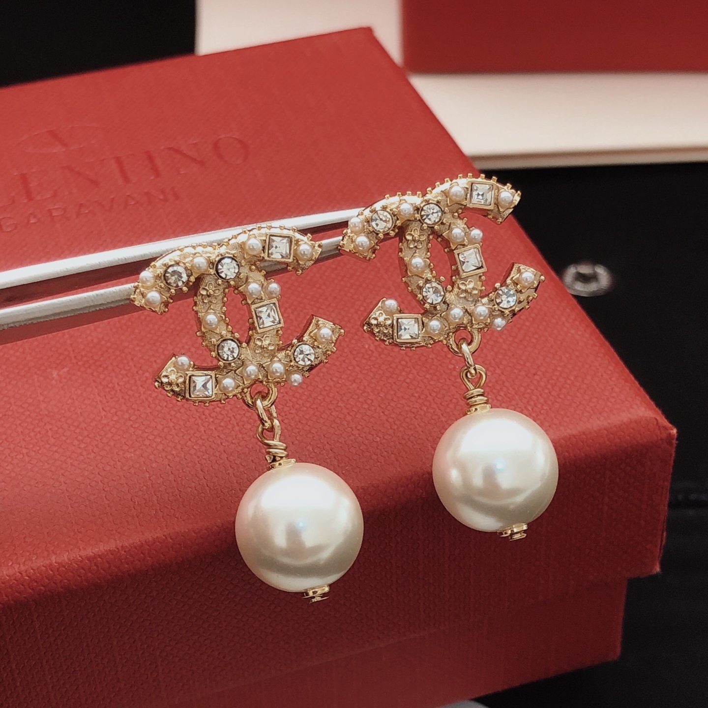 chanel Square diamond pendant pearl earrings