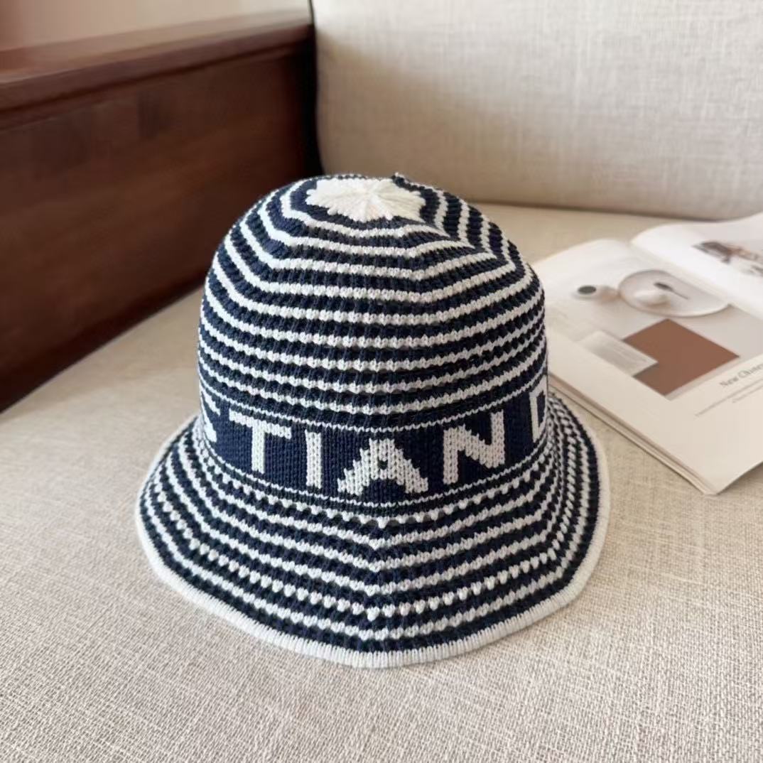 DIOR bucket hat