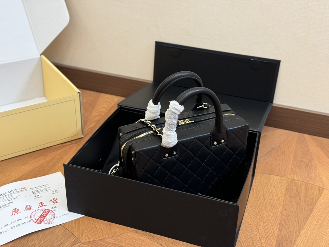 Chanel Autumn/Winter makeup box