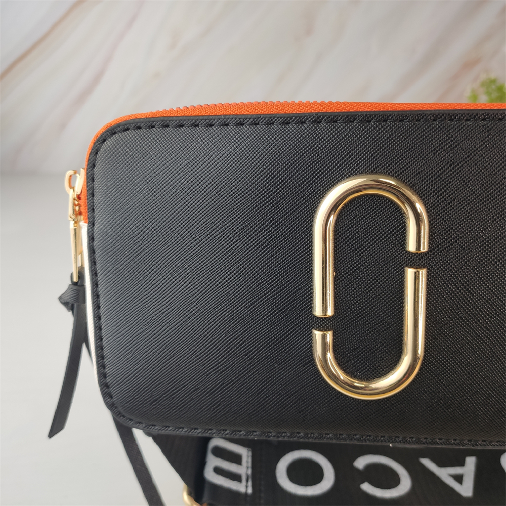Marc Jacobs Camera Bag 18cm stylish crossbody bag