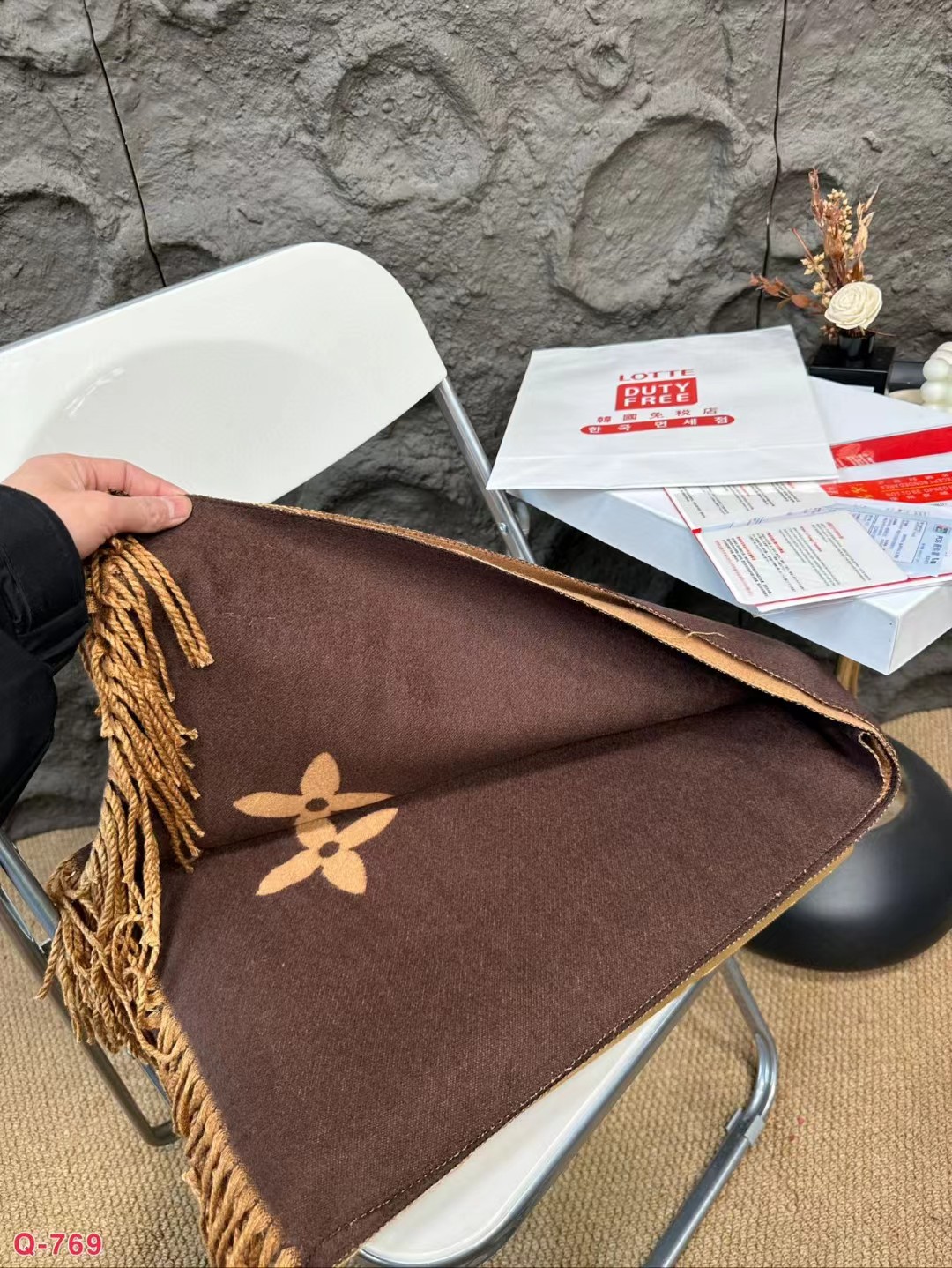 Louis Vuitton LV Unisex Reykjavik Scarf