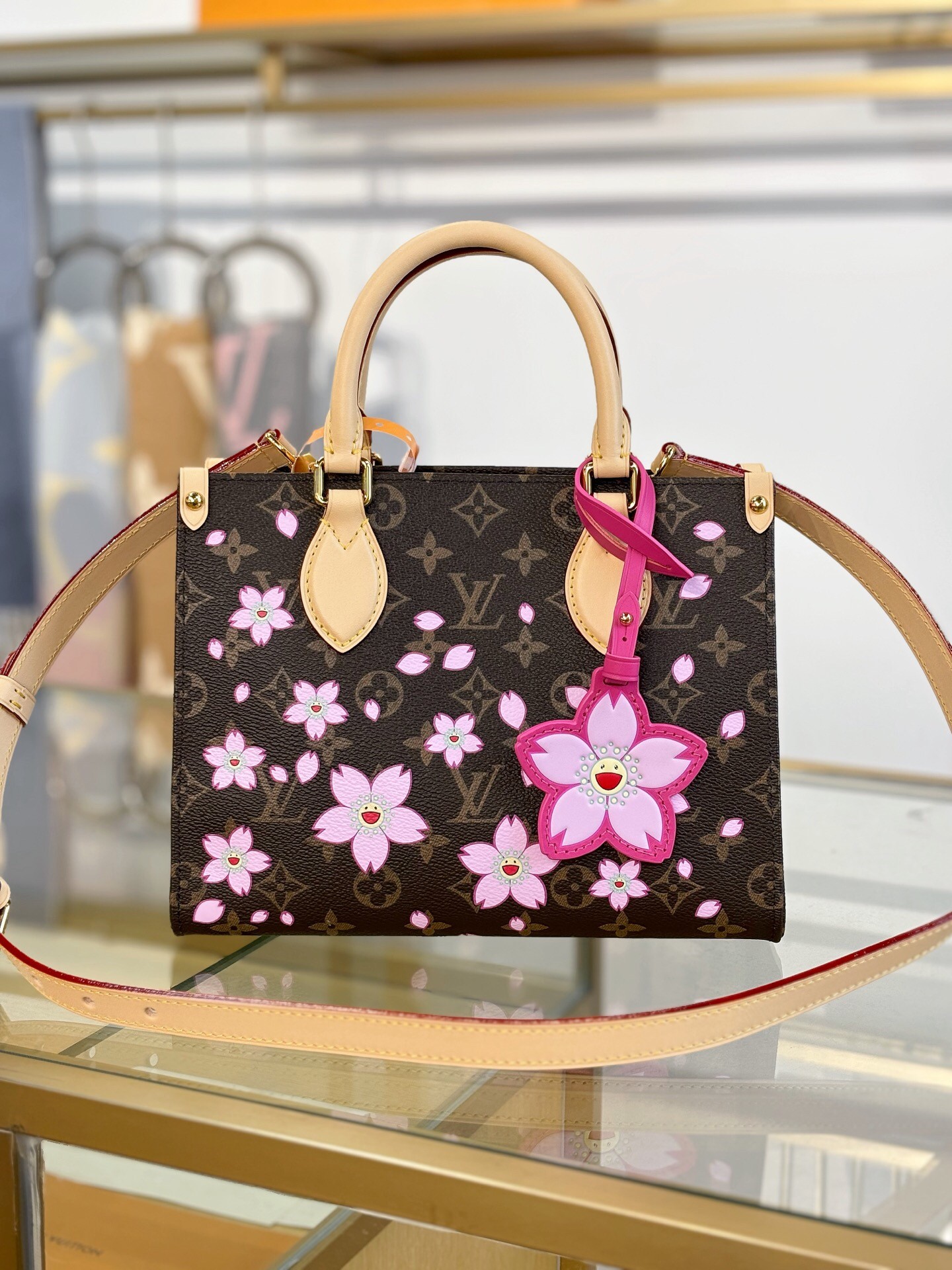 Top version lv X TM onthego handbag