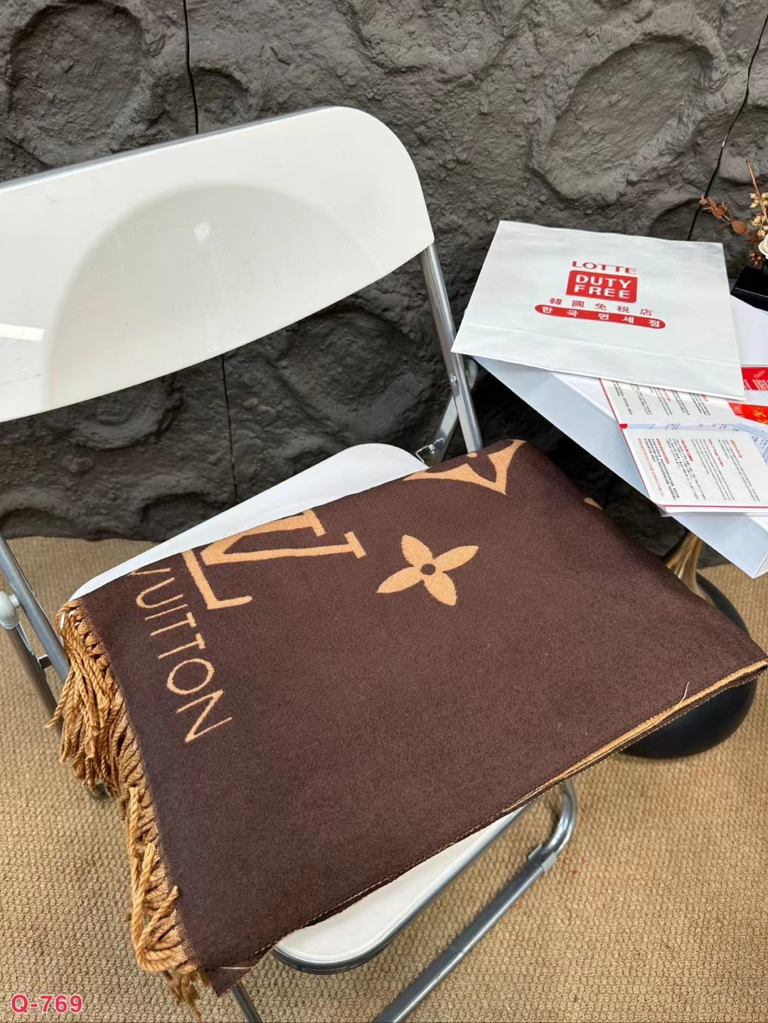 Louis Vuitton LV Unisex Reykjavik Scarf