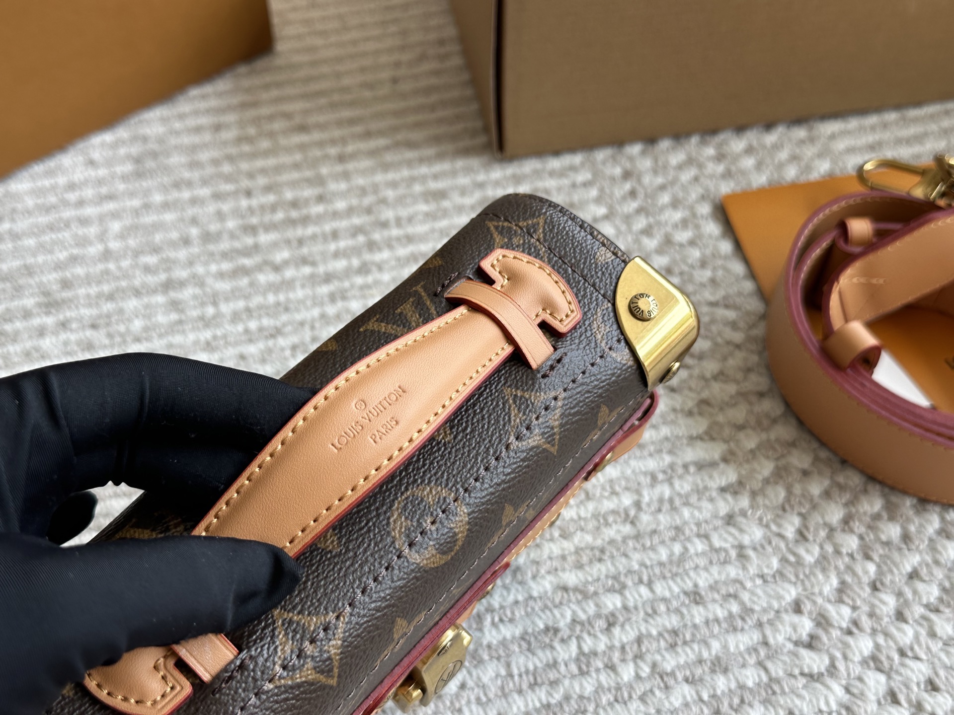 LV men's bag soultrunk box bag