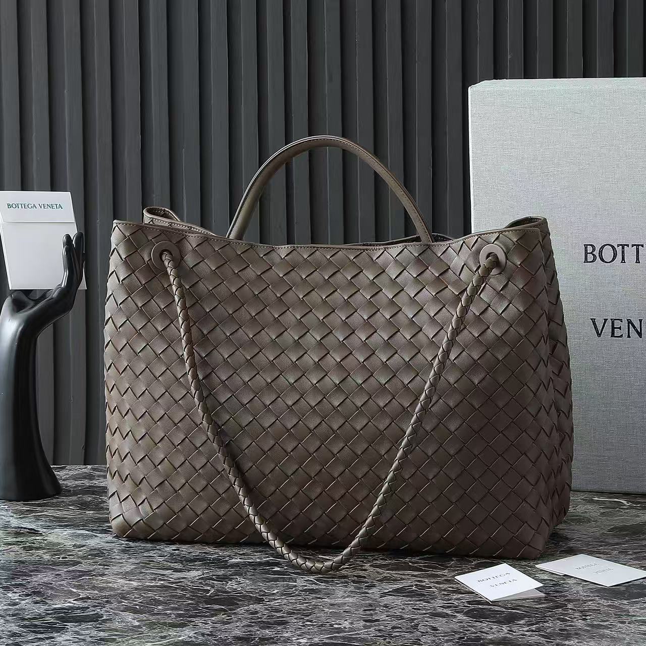 BV Andiamo TOP Quality Tote Bag