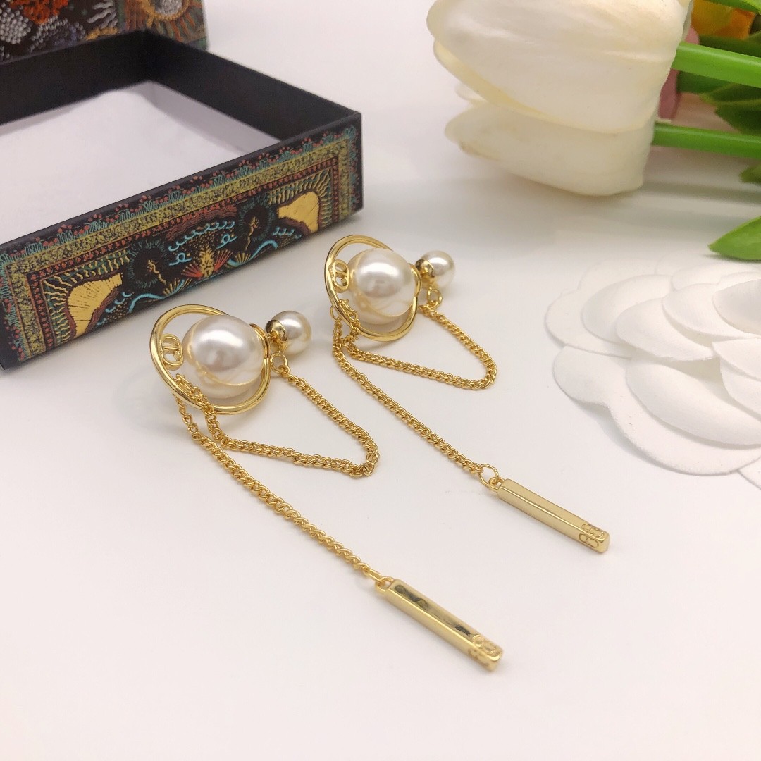Dior pearl stud earrings