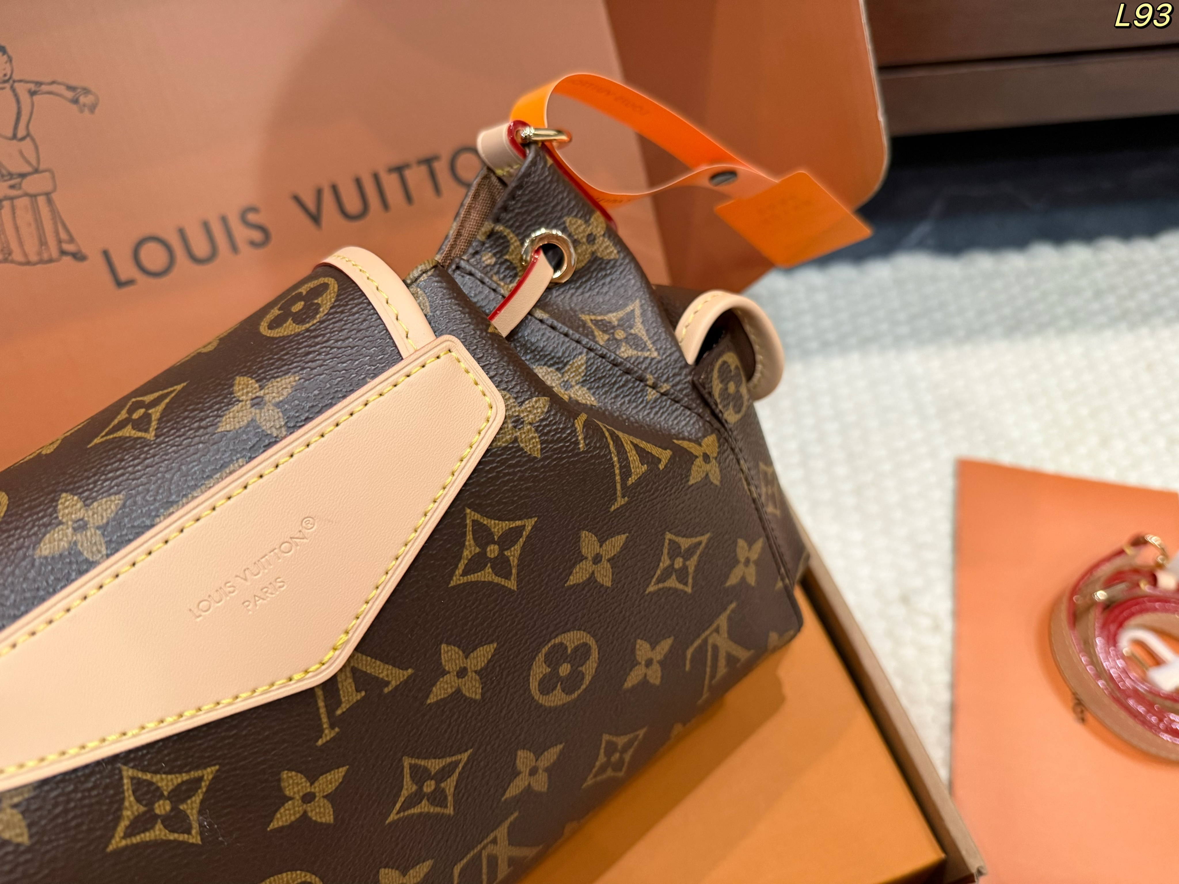 LV Odyssee Chain-strap crossbody bag