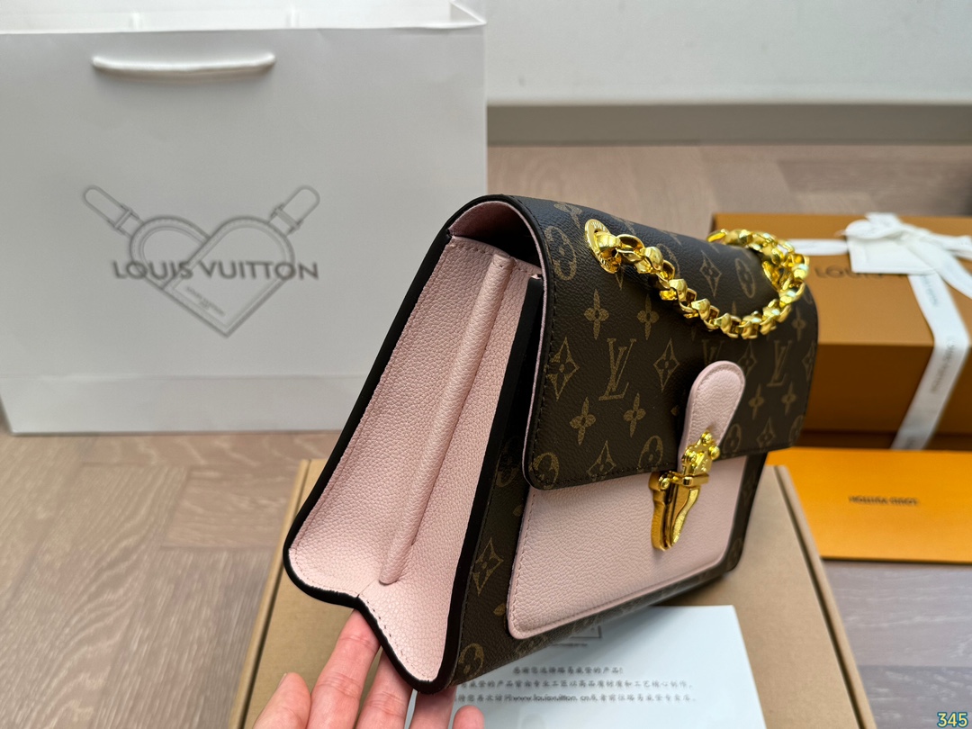 LV victoire chain bag