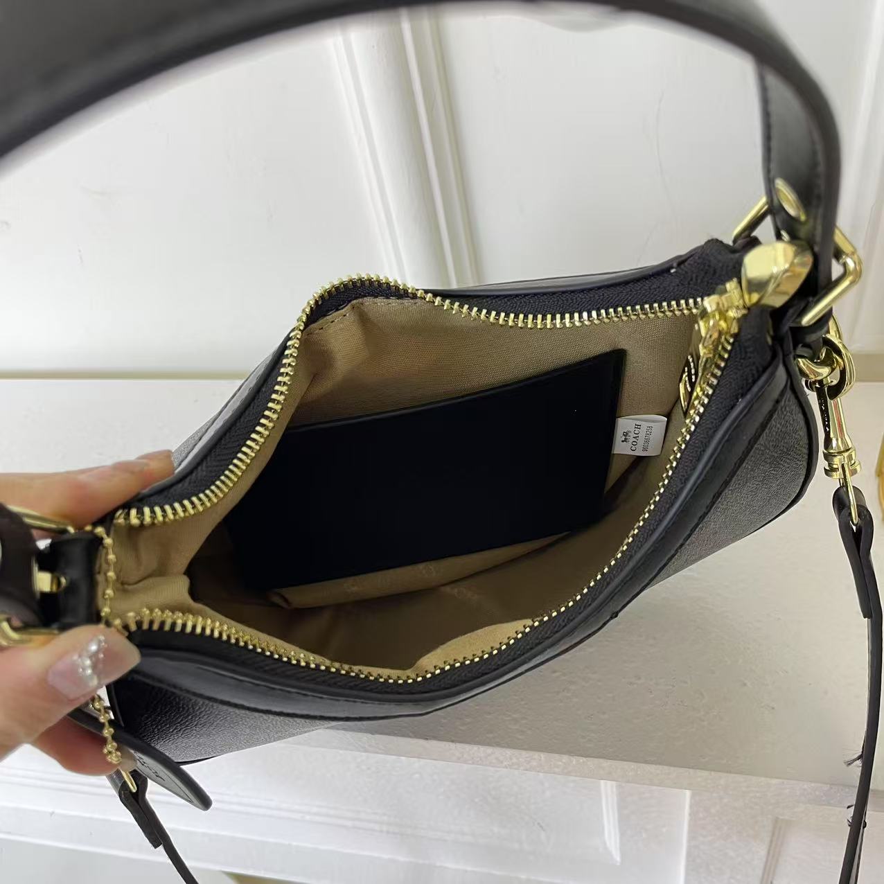Coach women's shoulder bag armpit bag