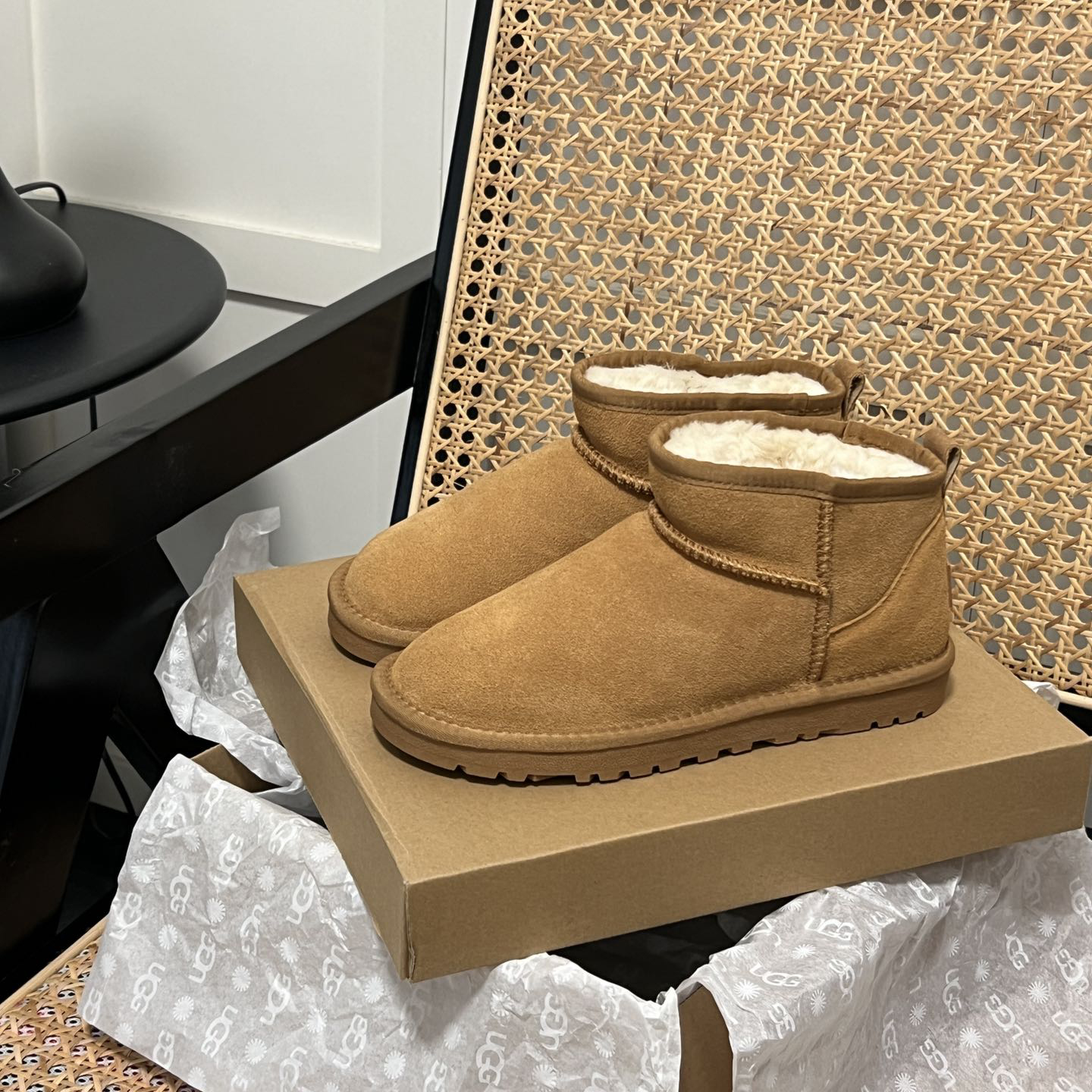 UGG