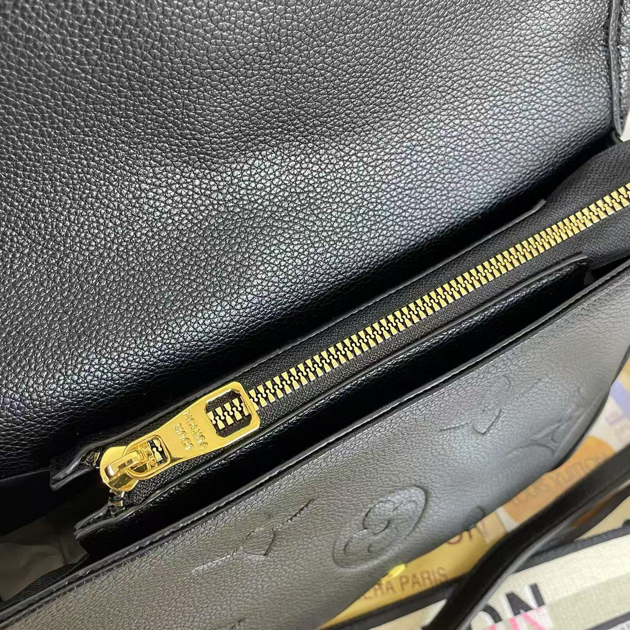 Louis Vuitton Messenger Bag Shoulder Crossbody Underarm Bag