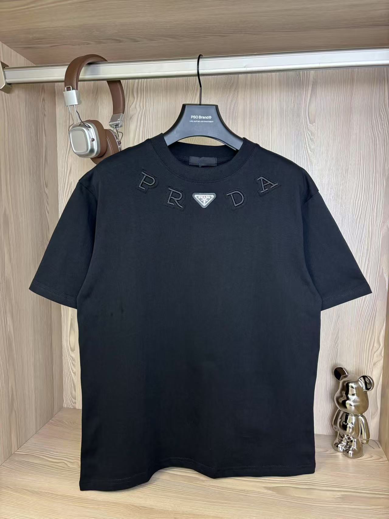 Prada classic triangle logo short sleevePrada classic triangle logo T-shirt