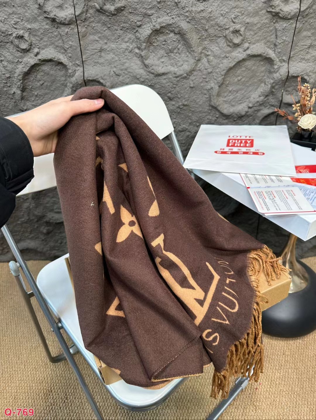Louis Vuitton LV Unisex Reykjavik Scarf