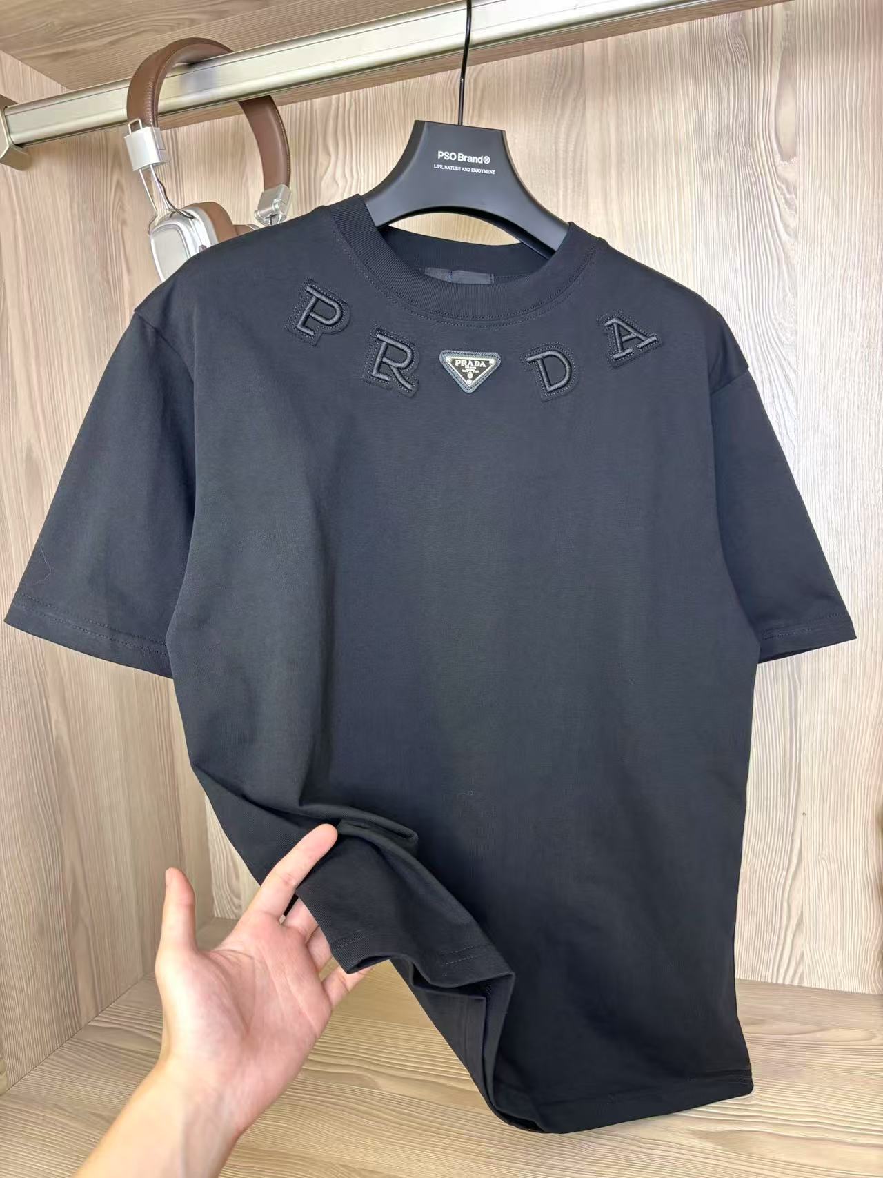 Prada classic triangle logo short sleevePrada classic triangle logo T-shirt