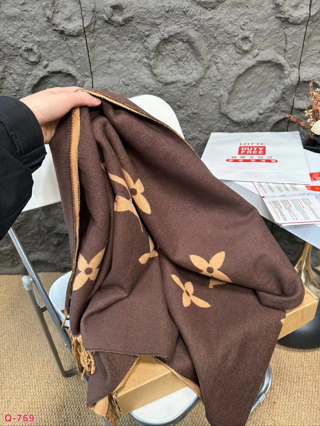 Louis Vuitton LV Unisex Reykjavik Scarf