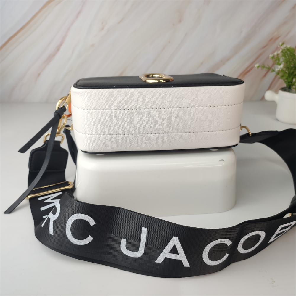 Marc Jacobs Camera Bag 18cm stylish crossbody bag