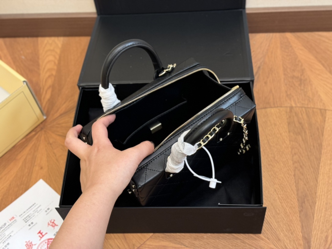 Chanel Autumn/Winter makeup box