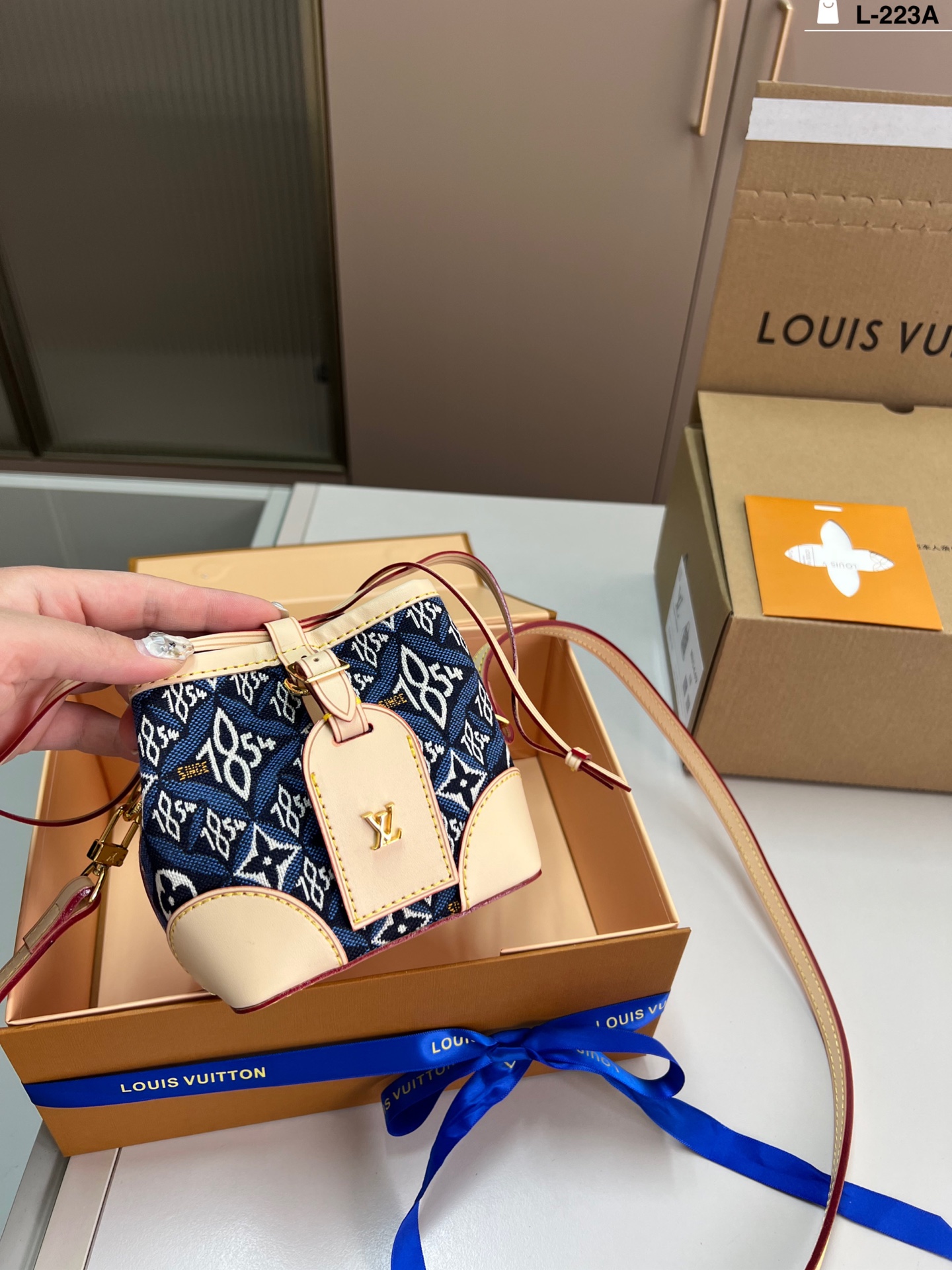 LV noe purse