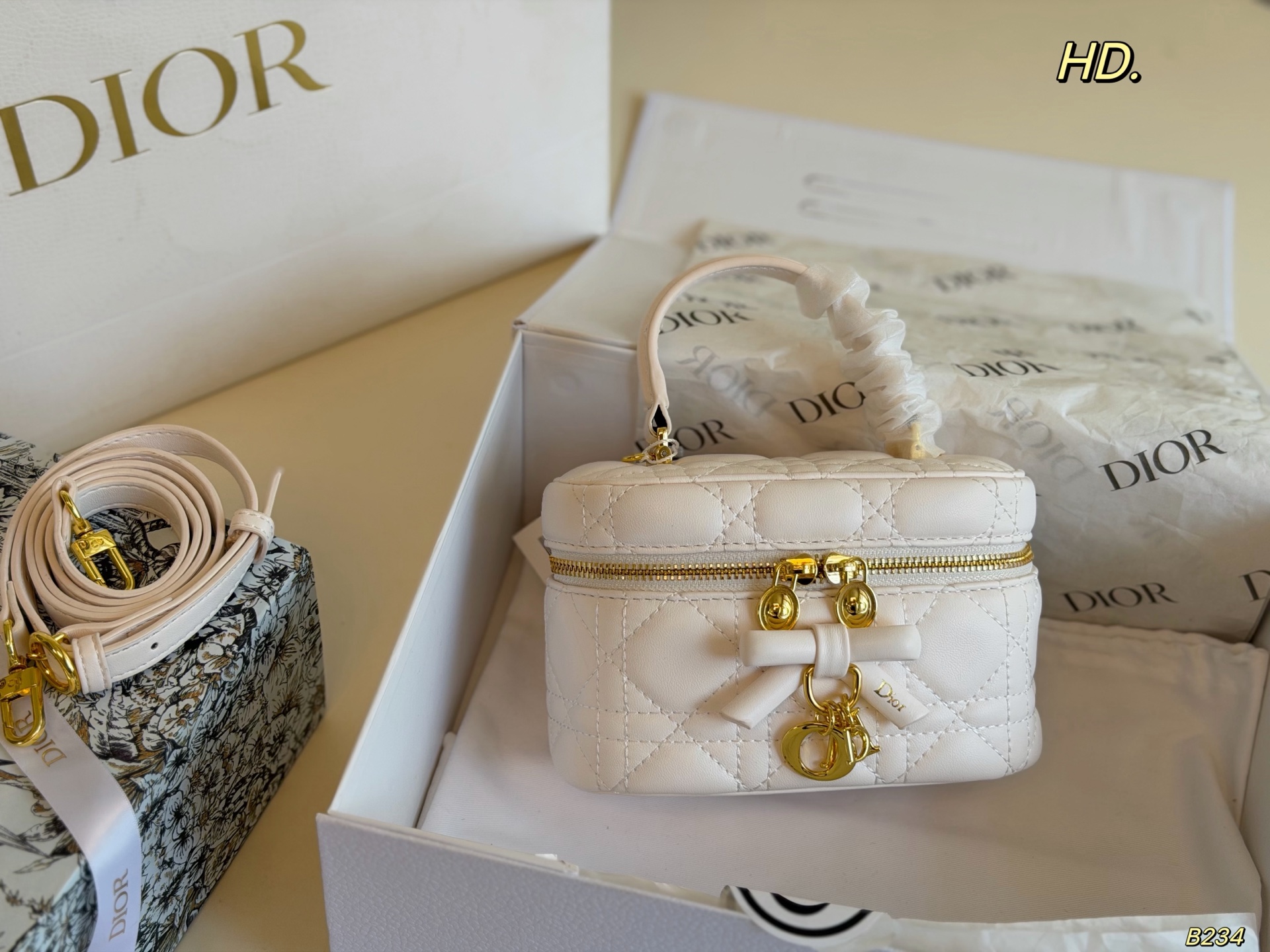 Dior Bow-adorned makeup bag