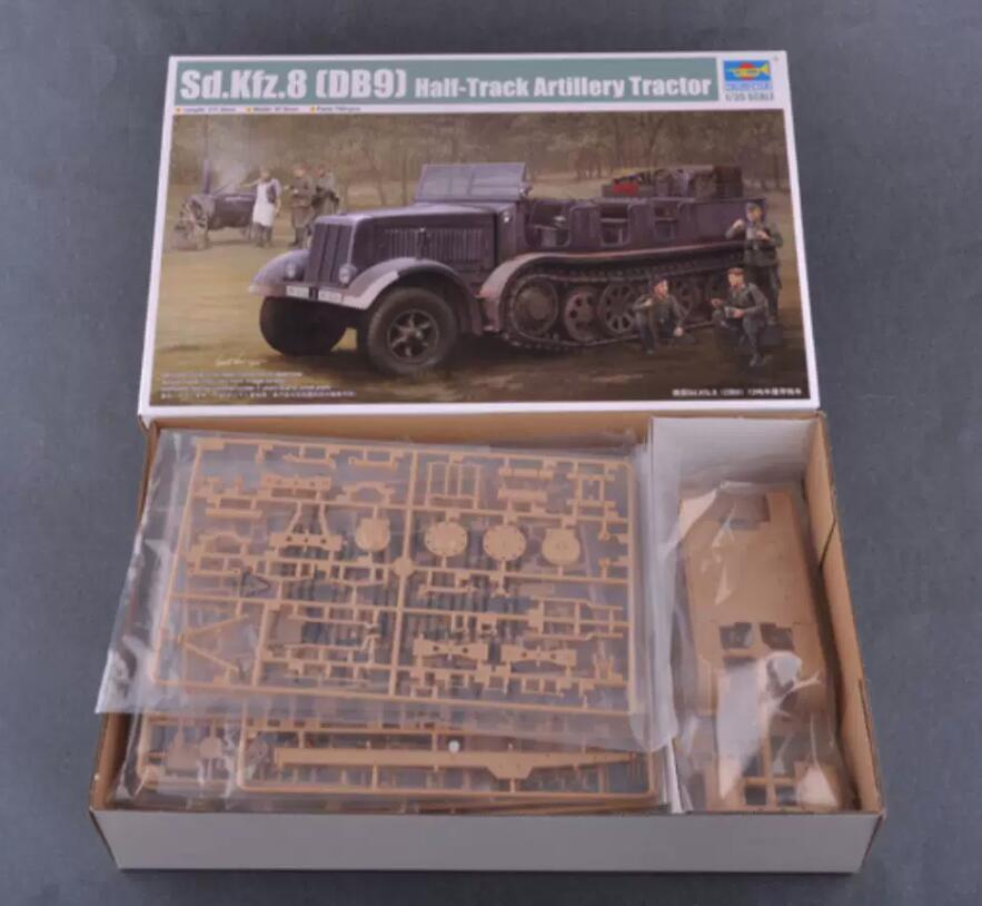 Trumpeter 09538 1/35 Sd.Kfz.8 (DB9) Half-Track Artillery Tractor Plastic Model