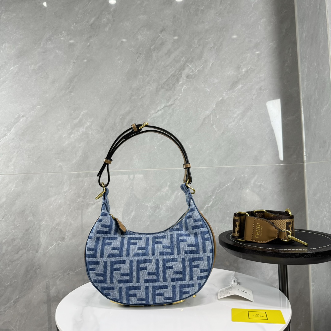 High quality Fendi Handheld Crossbody Bag