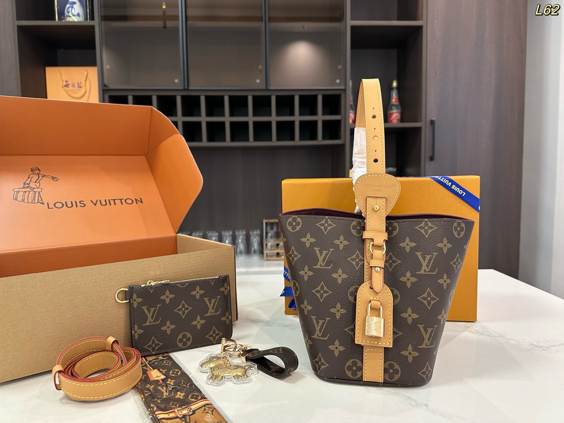 LV bucket bag All in BB