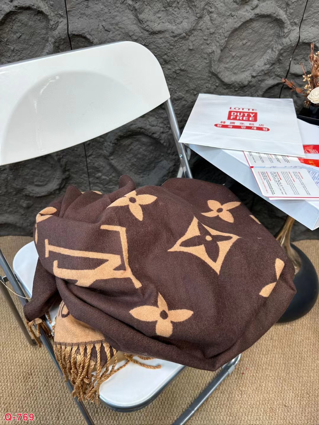 Louis Vuitton LV Unisex Reykjavik Scarf
