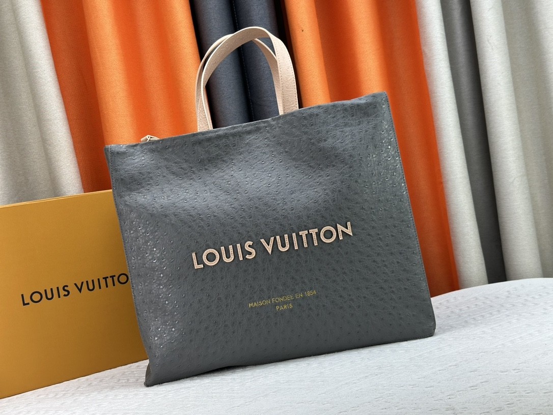 LV shoer maison fondee en 1854 handbag