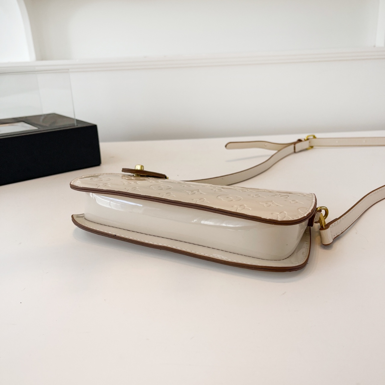 Louis Vuitton women's shoulder crossbody bag