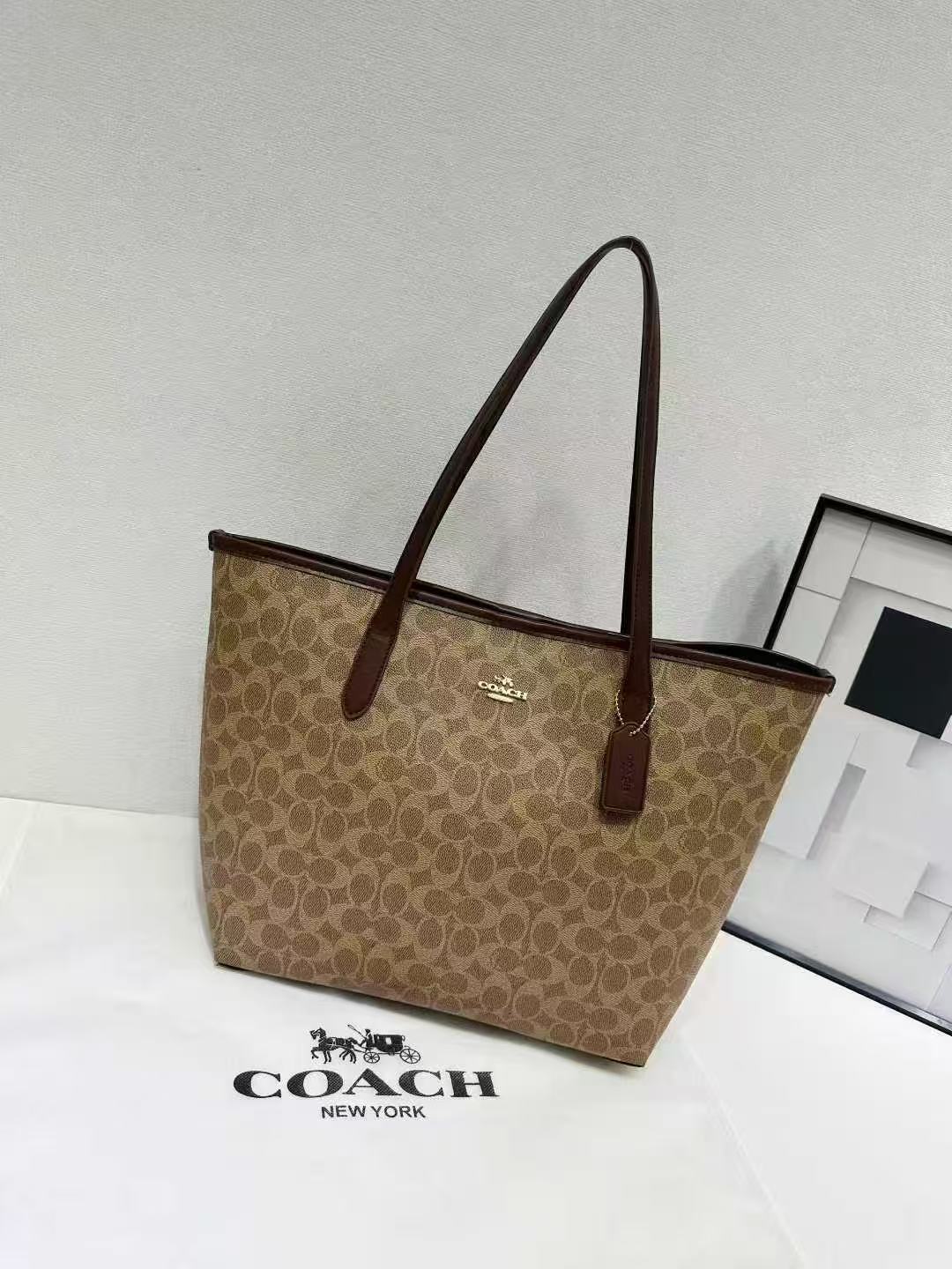 Coach shoulder handbag