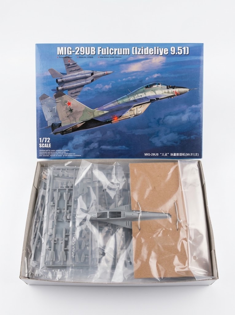Trumpeter 01677 1/72 Russian MIG-29UB Fulcrum (Izdeliye 9.51) Aircraft Model Kit