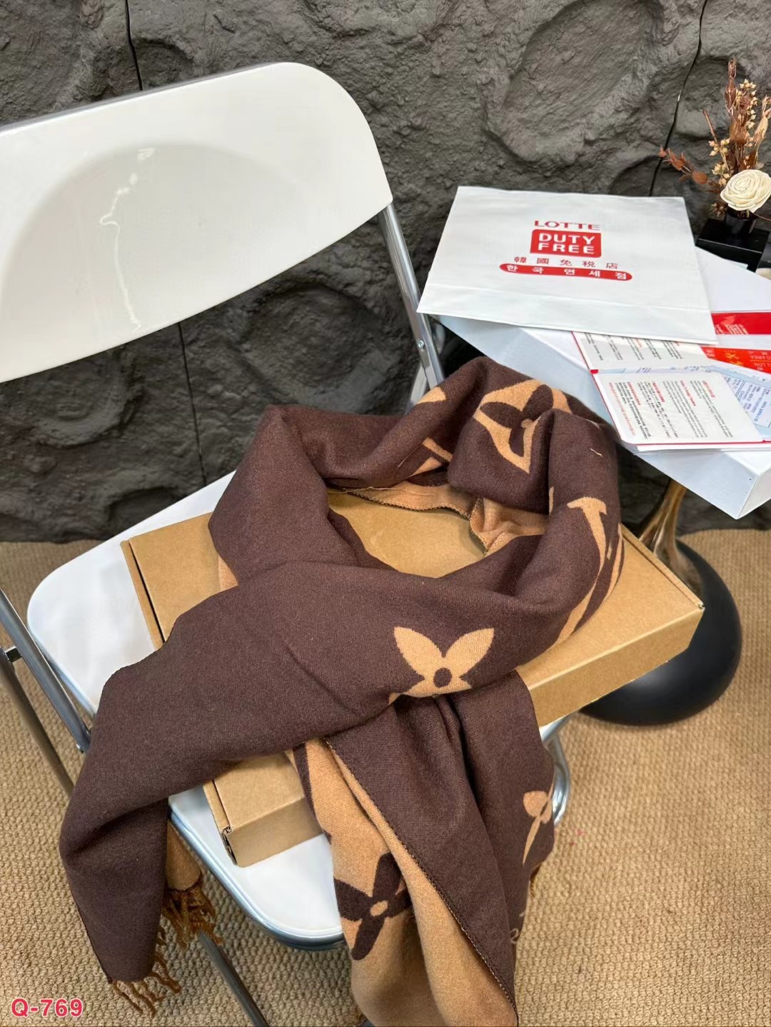 Louis Vuitton LV Unisex Reykjavik Scarf