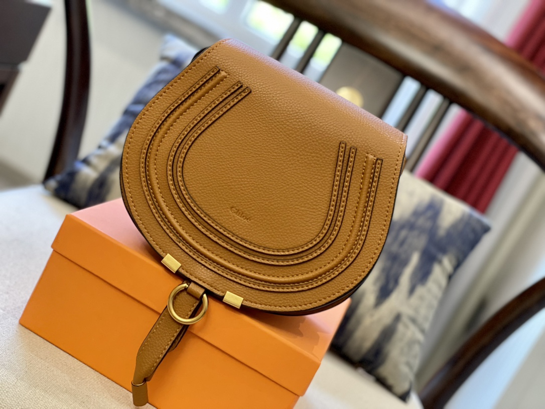 CHLOE'   MARCIE Marcie Small leather shoulder bag with logo engraving